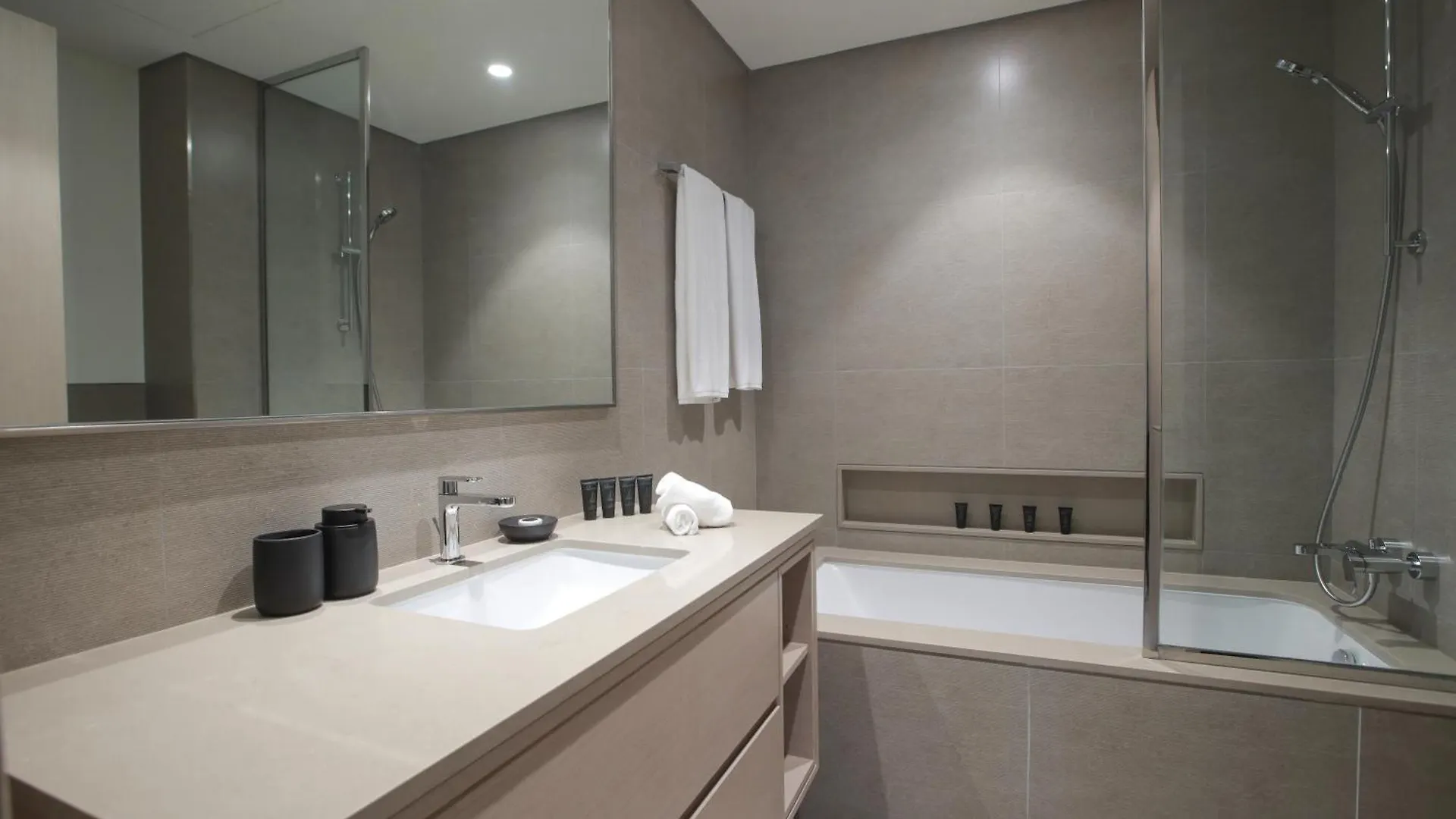 Full Burj Khalifa And Fountains Views Apartment Dubai