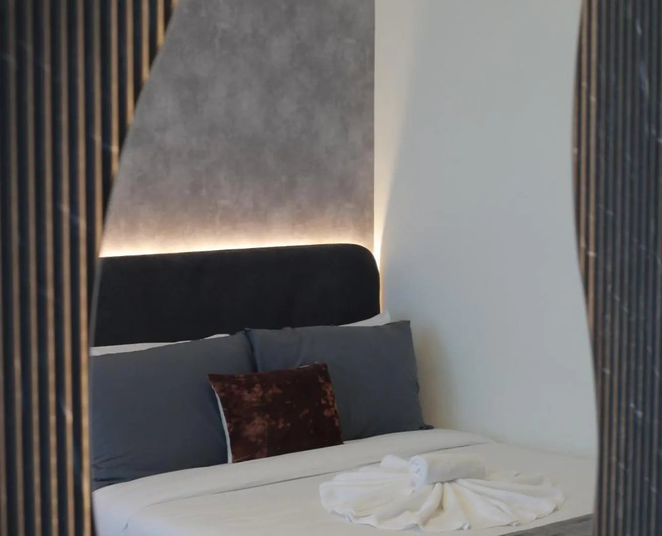 Full Burj Khalifa And Fountains Views Apartment Dubai